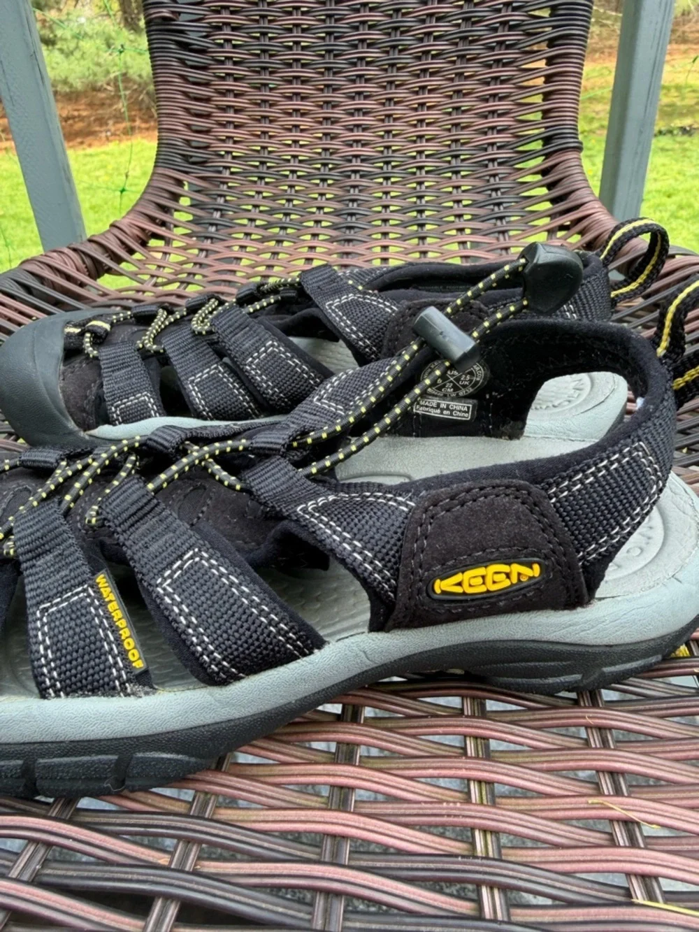 Keen Newport H2 Black Waterproof Fisherman Hiking Sport Sandals kids youth Sz 5